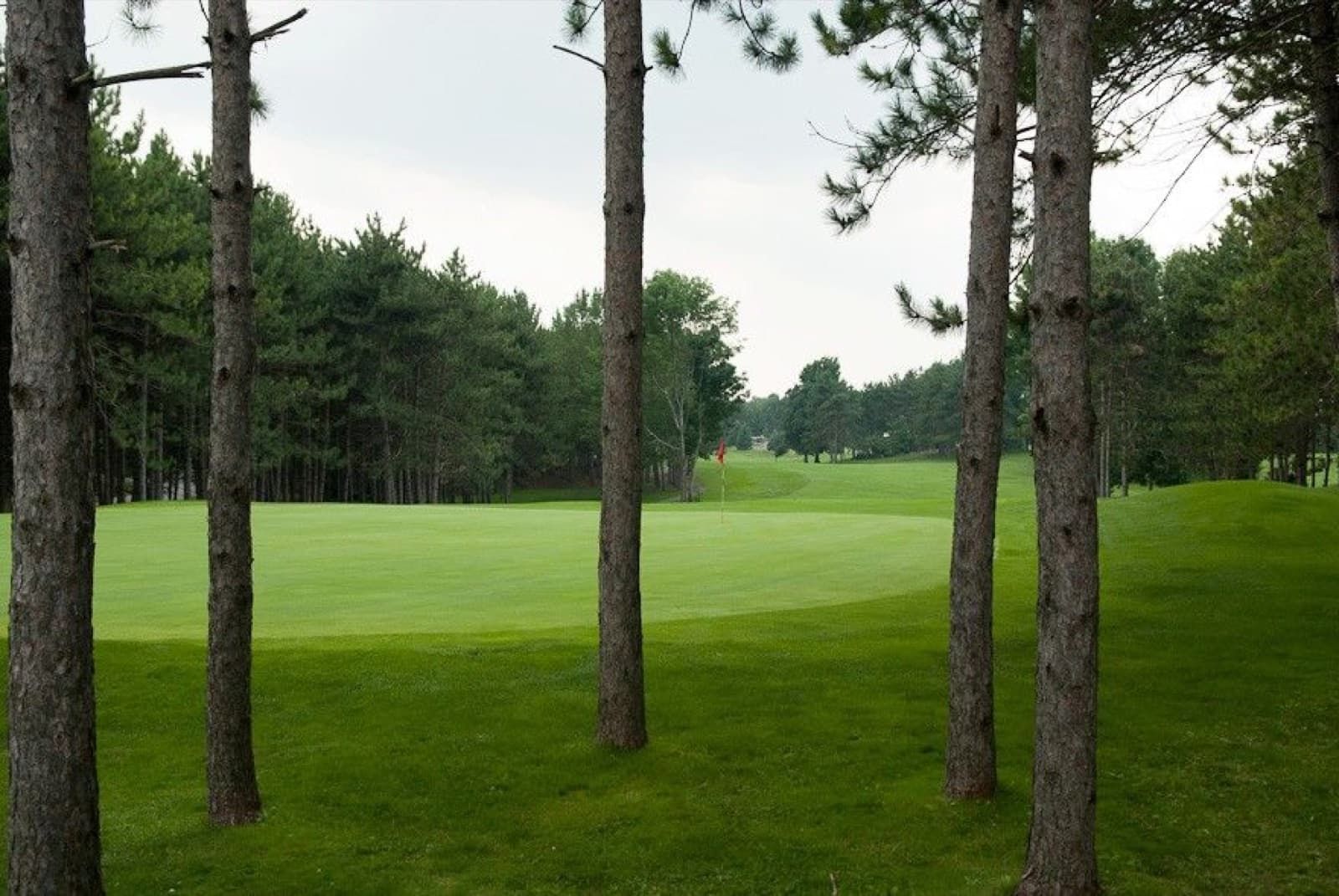 Six Foot Bay Resort & Golf Club