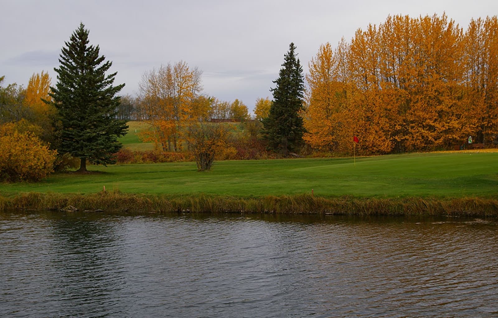 Riverbend Golf & Country Club (Beaverlodge)